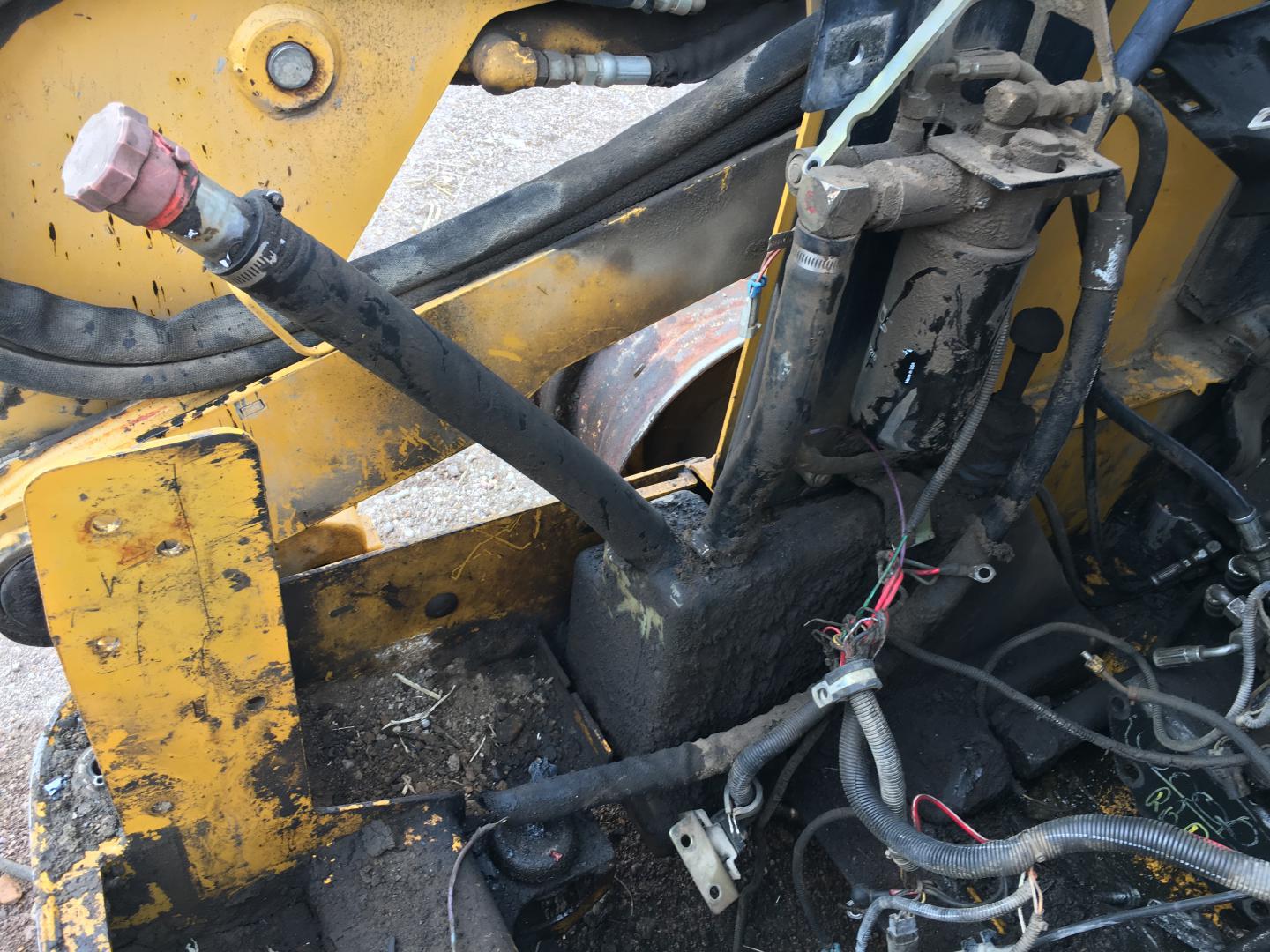 ./imagenes/INVOICE/2019/16925/MINICARGADOR JOHN DEERE 240 (11).JPG